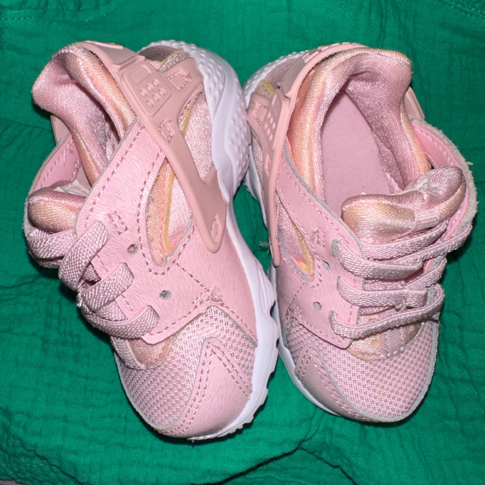 Like New toddler hurrachi nike sneakers